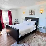 Near The Falls Two Bedroom - 5 Min Walk To Clifton